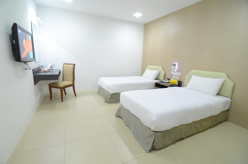 Hotel Avenue Куантан Экстерьер фото