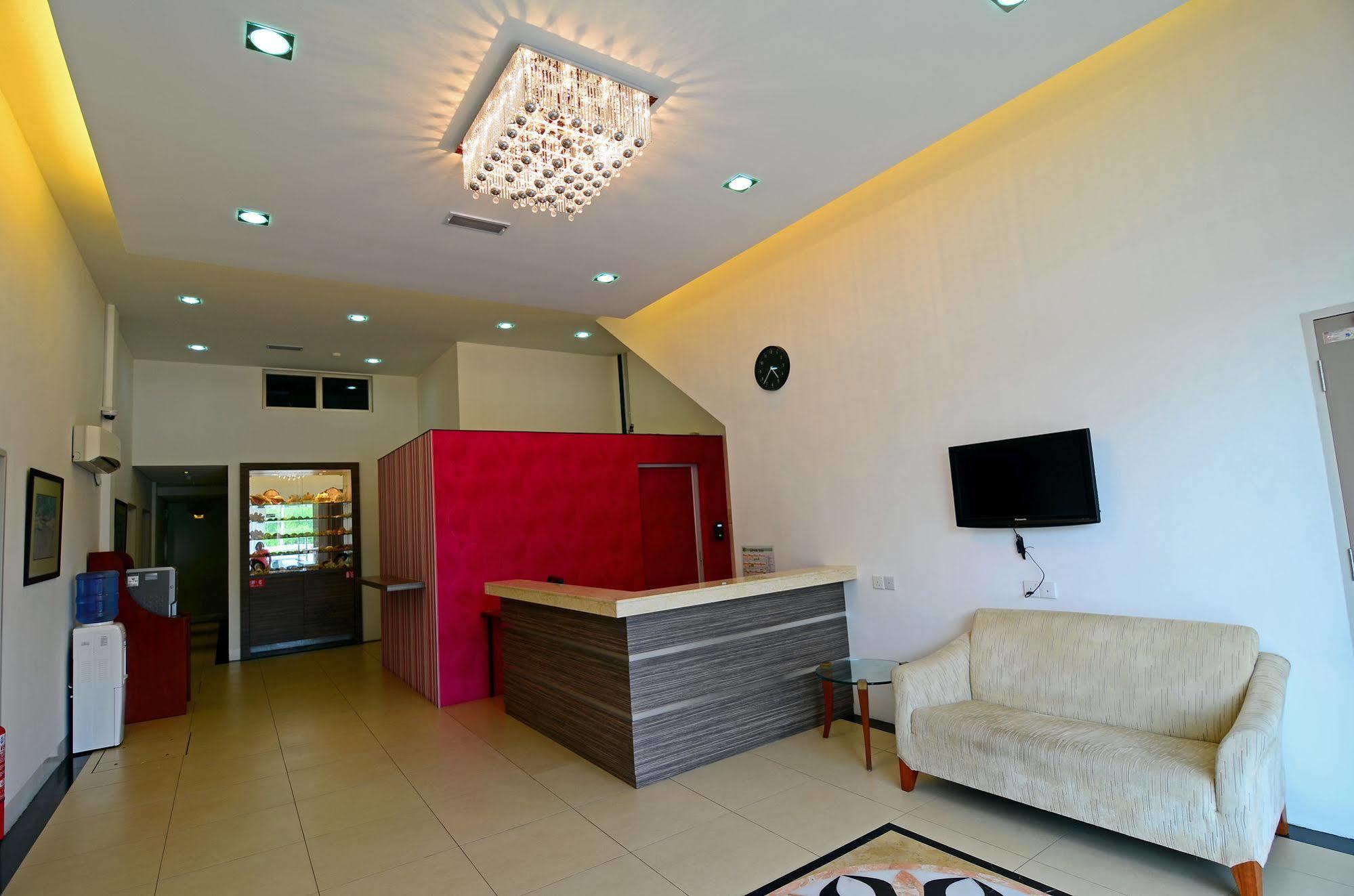 Hotel Avenue Куантан Экстерьер фото