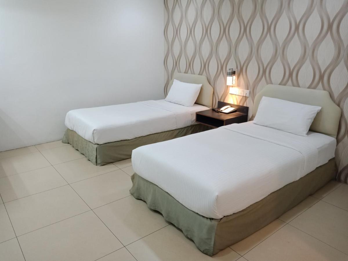 Hotel Avenue Куантан Экстерьер фото