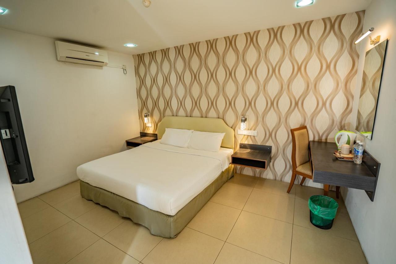 Hotel Avenue Куантан Экстерьер фото
