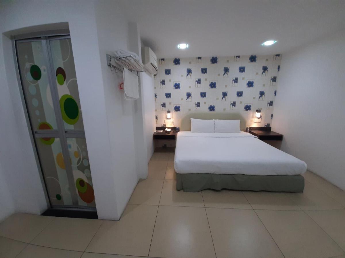 Hotel Avenue Куантан Экстерьер фото