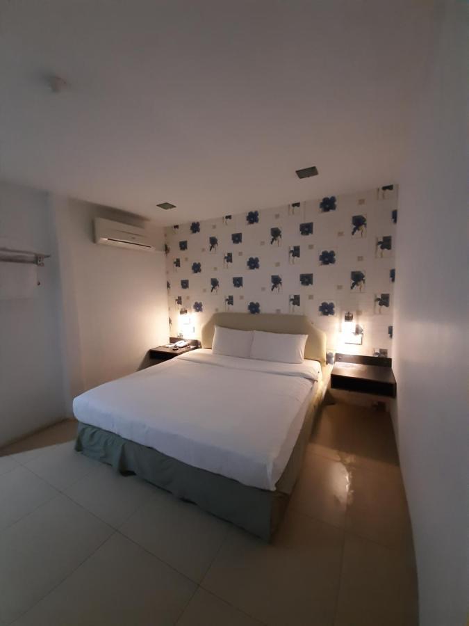 Hotel Avenue Куантан Экстерьер фото